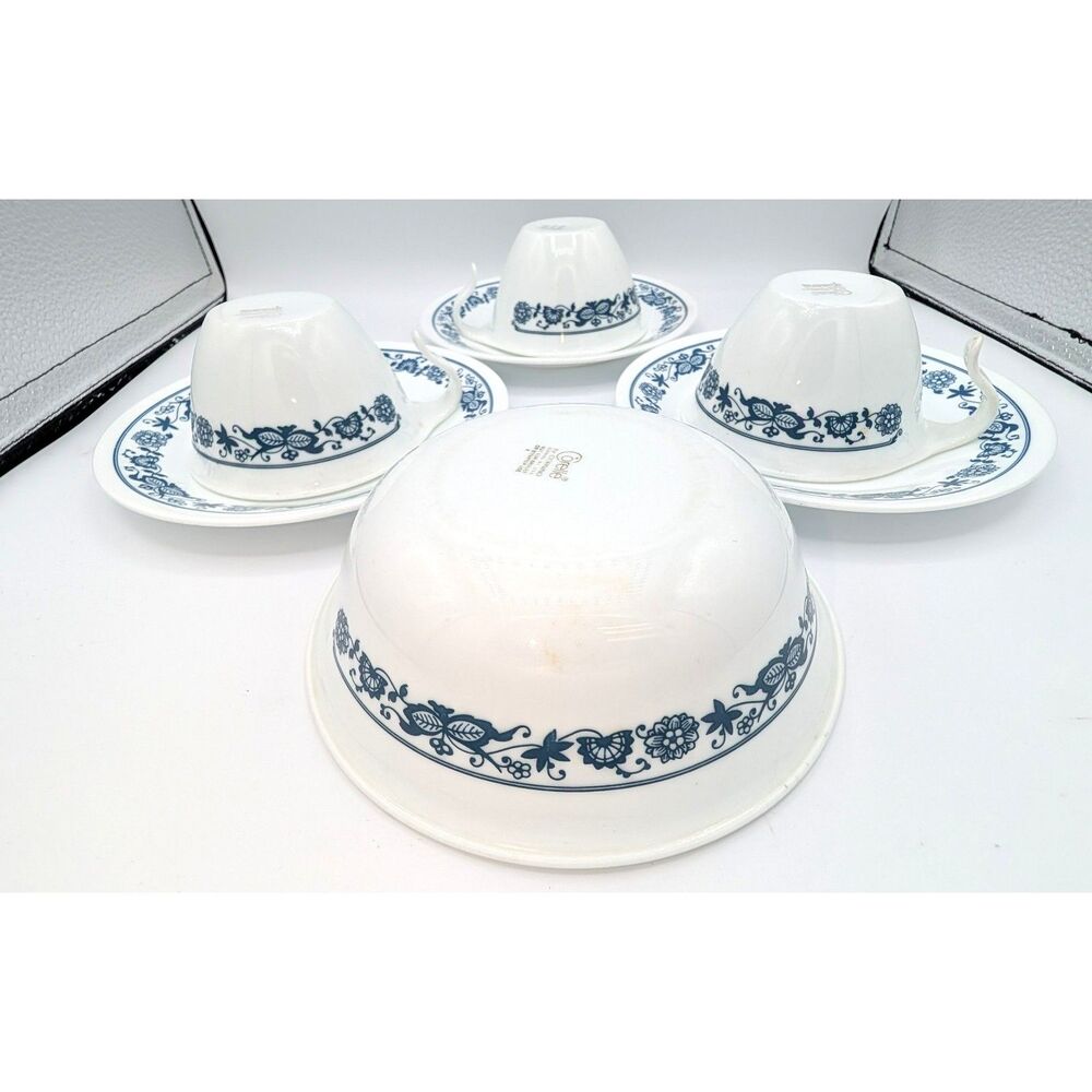 VTG Corelle Old Towne Blue Onion Pattern 7 pieces Coffee Cups w hook Plates Bowl